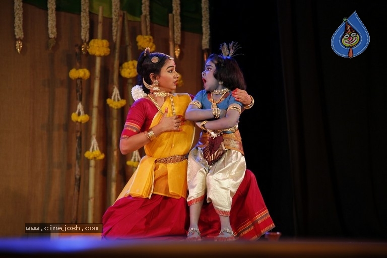 GuruSri Award Event 2018 Photos - 53 / 77 photos