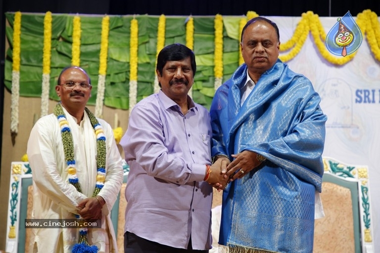 GuruSri Award Event 2018 Photos - 58 / 77 photos