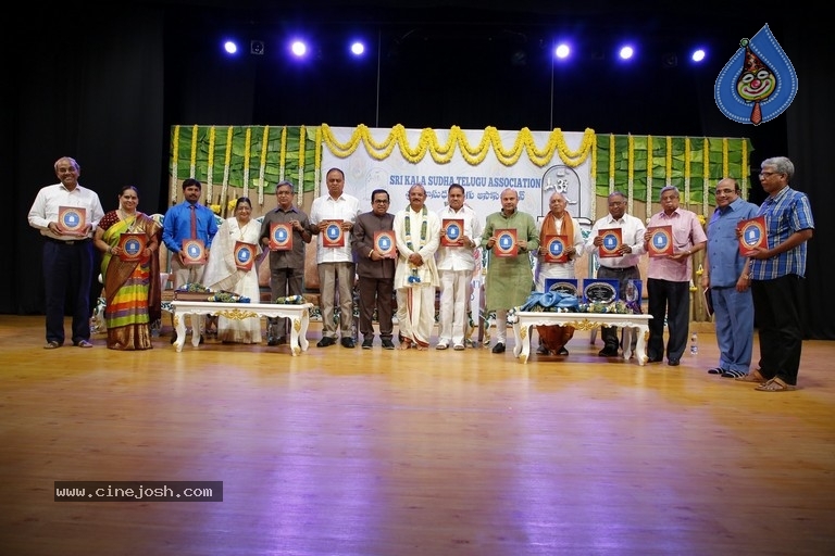 GuruSri Award Event 2018 Photos - 66 / 77 photos