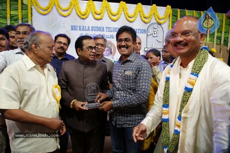 GuruSri Award Event 2018 Photos - 68 / 77 photos