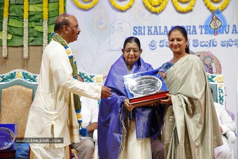 GuruSri Award Event 2018 Photos - 71 / 77 photos