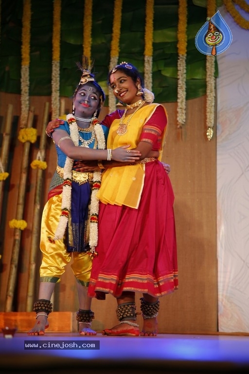 GuruSri Award Event 2018 Photos - 76 / 77 photos