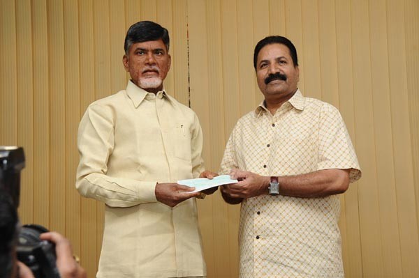 Harikrishan Donates For Flood Victims - 7 / 36 photos