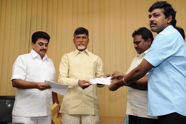 Harikrishan Donates For Flood Victims - 12 / 36 photos