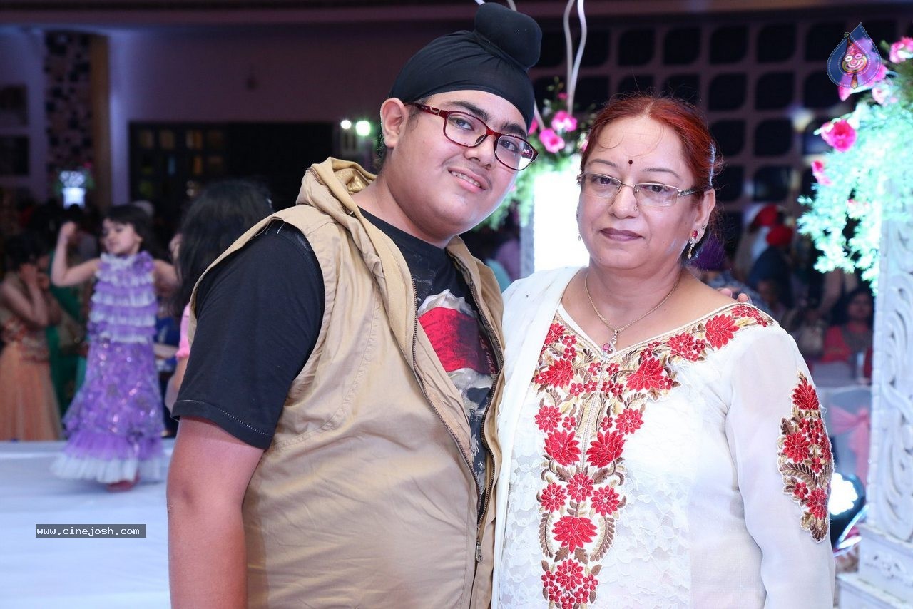 Harmeet and Rashmit Engagement Ceremony - 99 / 186 photos