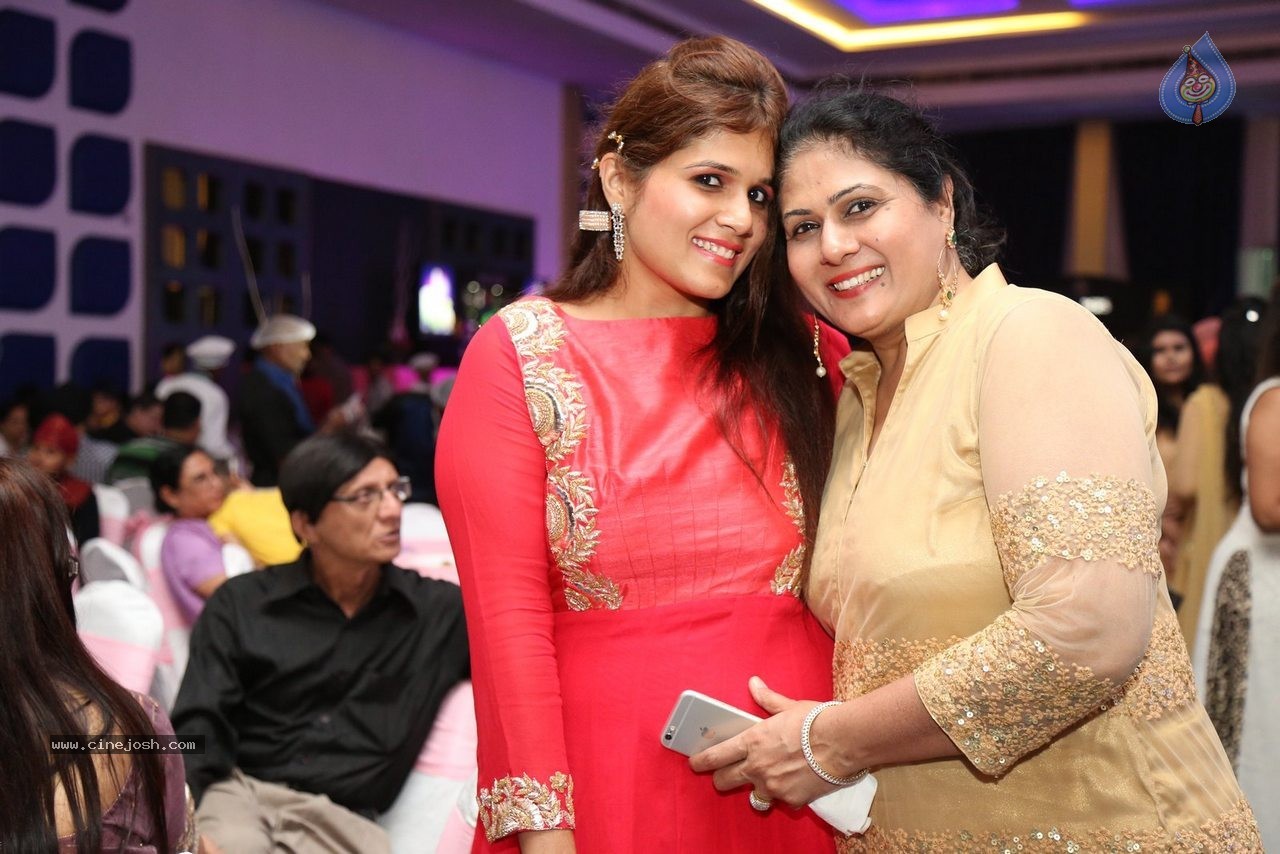 Harmeet and Rashmit Engagement Ceremony - 107 / 186 photos