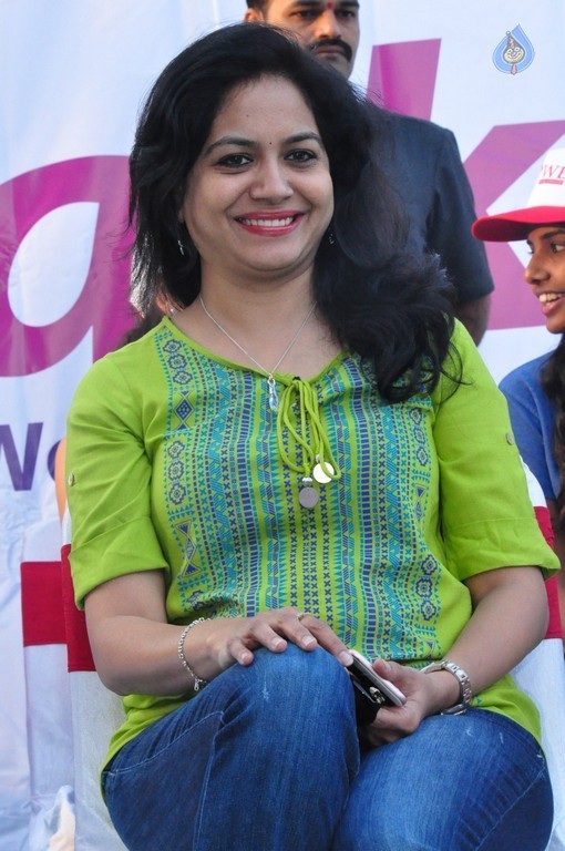 Health Minister Laxma Reddy Flagged off COWE Walkathon - 24 / 40 photos