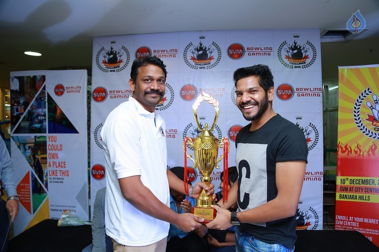 Hebah Patel and Team at S.V.M Mall - 13 / 17 photos