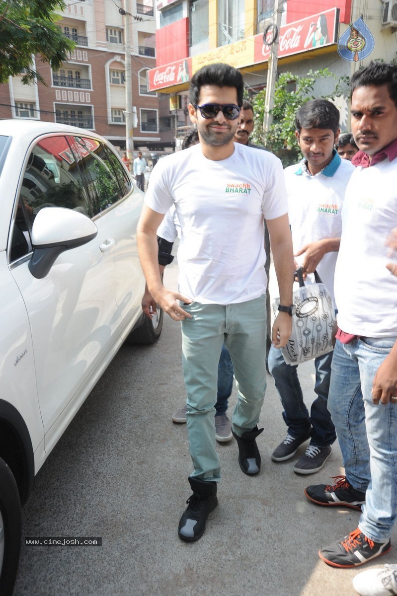 Hero Ram Swachh Bharat Event at Srinagar Colony - 29 / 66 photos