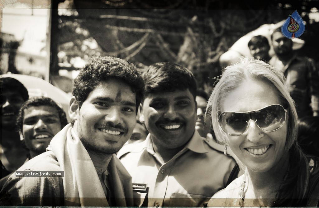 Hero Sudhakar at Khairatabad Ganesh - 12 / 15 photos