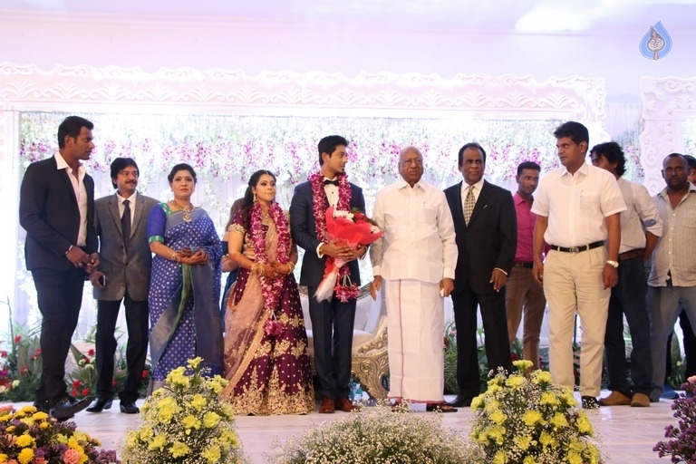 Hero Vishal Sister Aishwarya Wedding Reception Photos - 15 / 31 photos