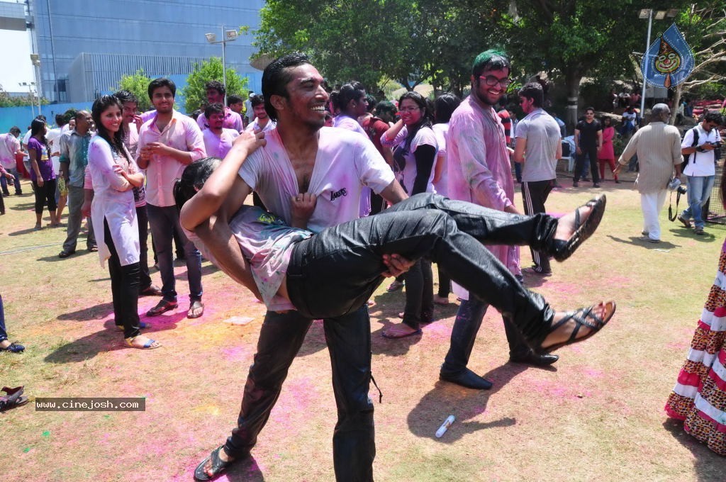 Holi 2014 Celebrations in Hyderabad - 26 / 151 photos