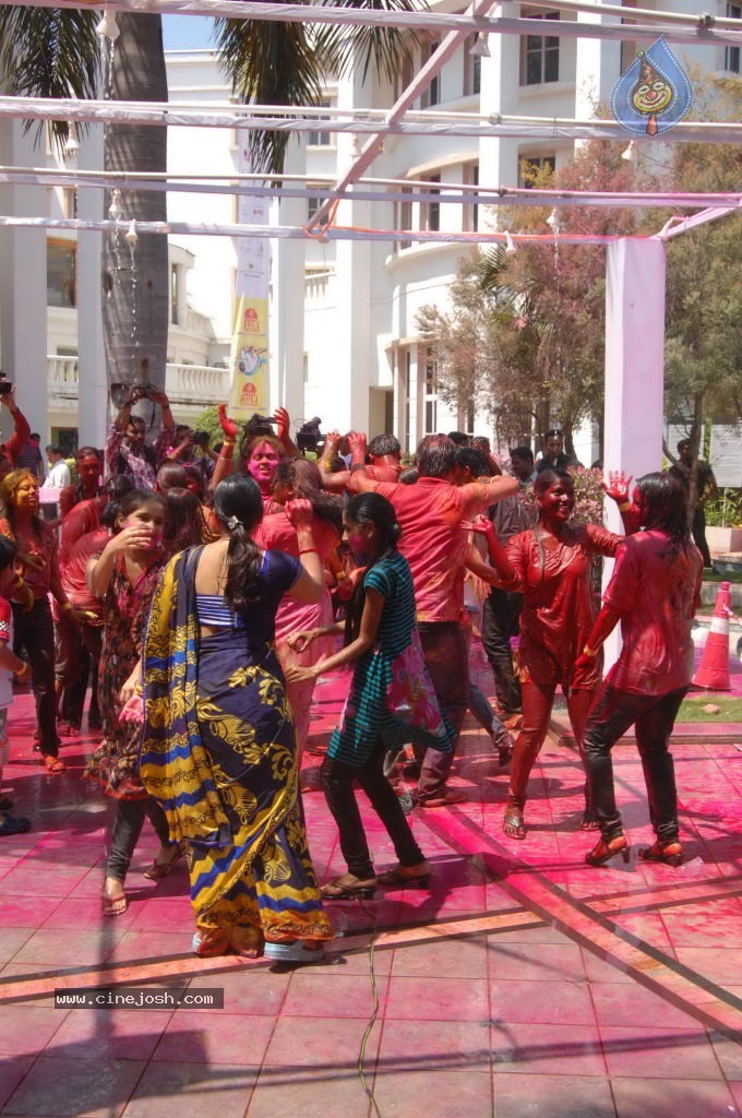 Holi 2014 Celebrations in Hyderabad - 59 / 151 photos