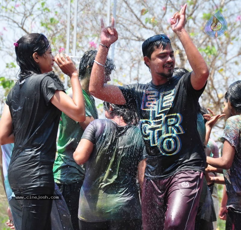 Holi 2014 Celebrations in Hyderabad - 63 / 151 photos