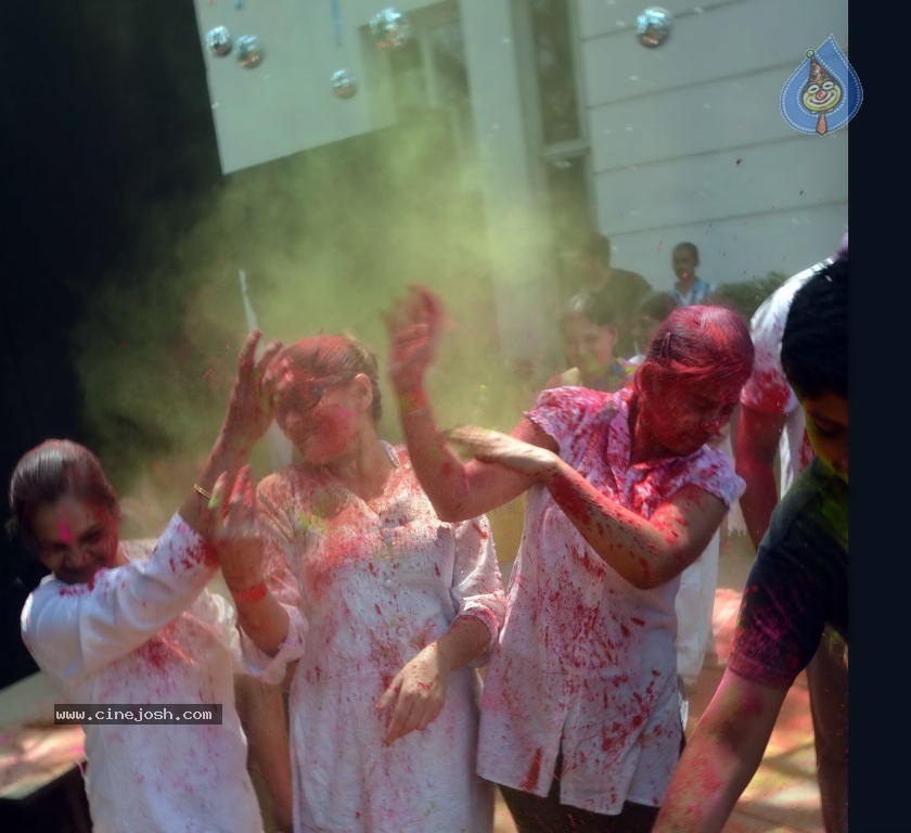 Holi 2014 Celebrations in Hyderabad - 74 / 151 photos