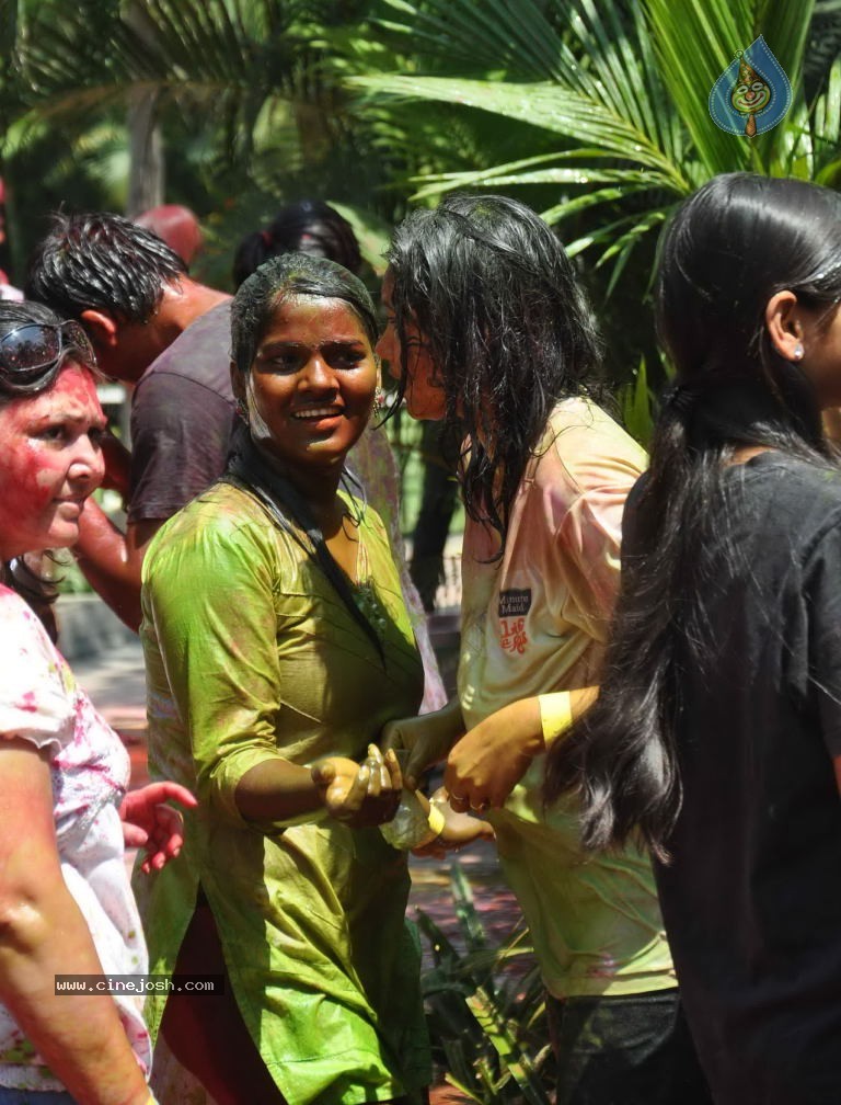 Holi 2014 Celebrations in Hyderabad - 83 / 151 photos