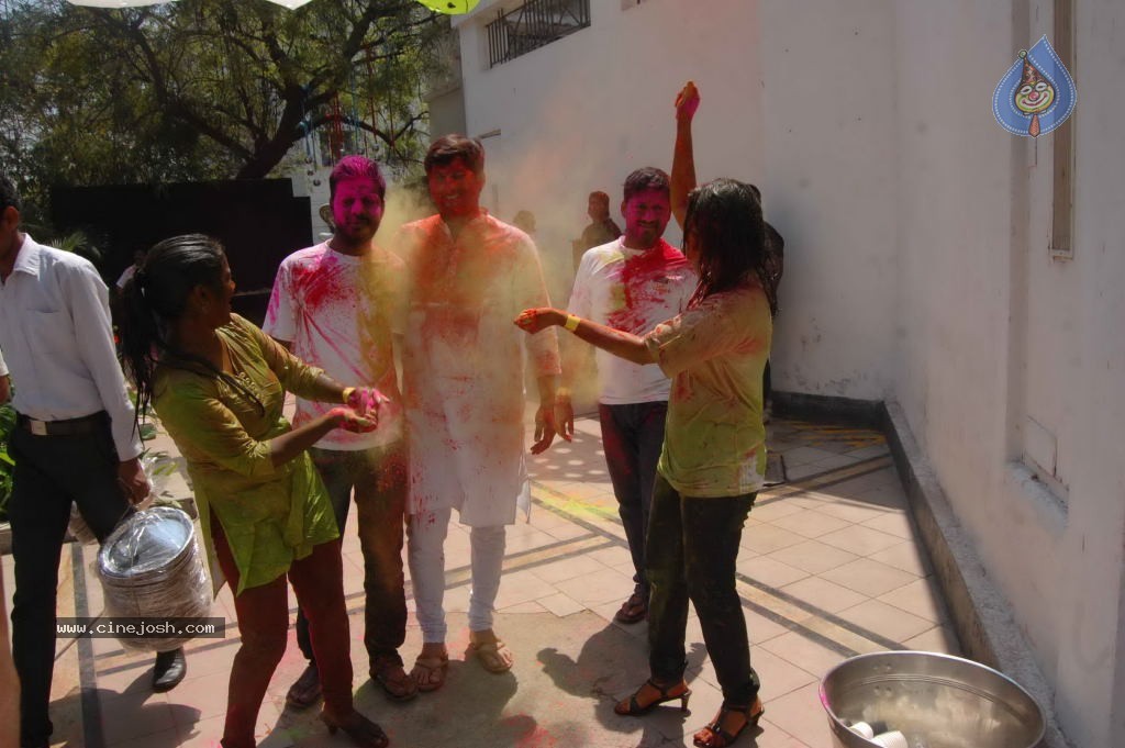 Holi 2014 Celebrations in Hyderabad - 91 / 151 photos