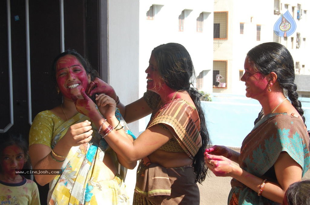 Holi 2014 Celebrations in Hyderabad - 94 / 151 photos