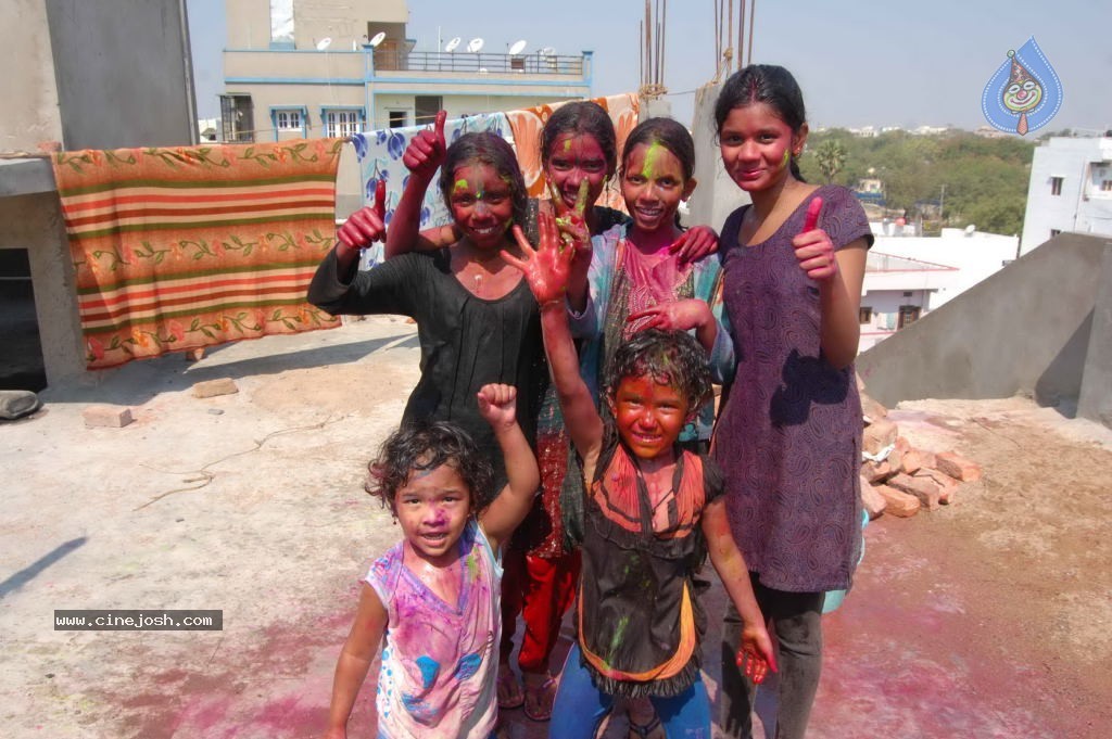 Holi 2014 Celebrations in Hyderabad - 95 / 151 photos