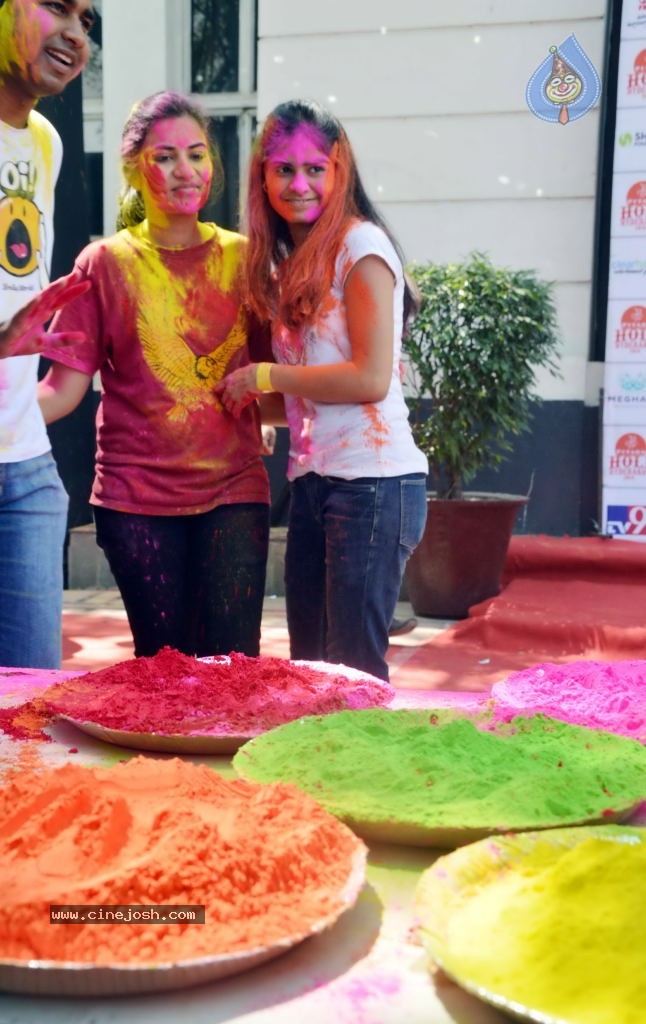 Holi 2014 Celebrations in Hyderabad - 100 / 151 photos