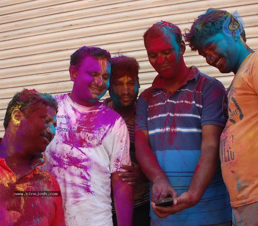 Holi 2014 Celebrations in Hyderabad - 101 / 151 photos