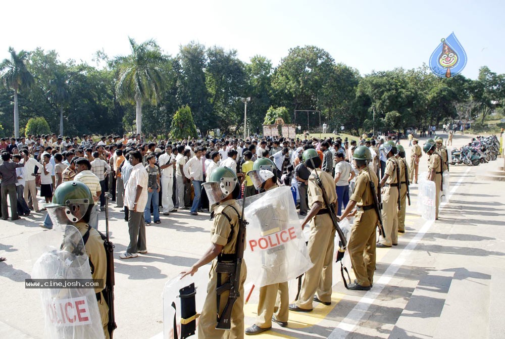 Hyderabad City Bandh By TRS  - 27 / 34 photos