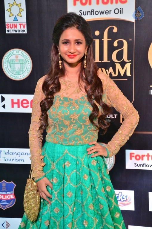 IIFA Utsavam 2017 Awards 2 (Day2) - 26 / 125 photos