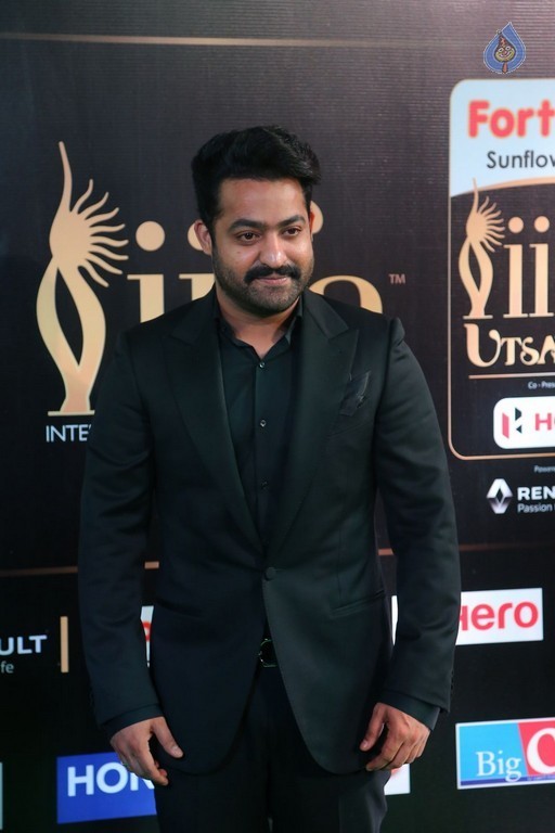 IIFA Utsavam 2017 Awards 3 (Day2) - 34 / 64 photos
