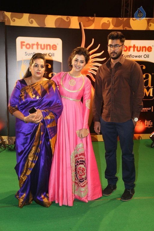 IIFA Utsavam Awards 2016 Photos 1 - 7 / 64 photos