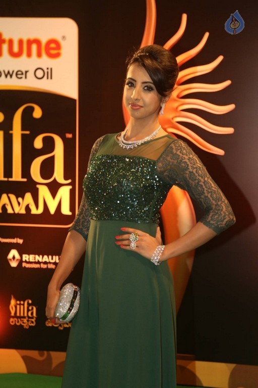 IIFA Utsavam Awards 2016 Photos 2 - 8 / 74 photos