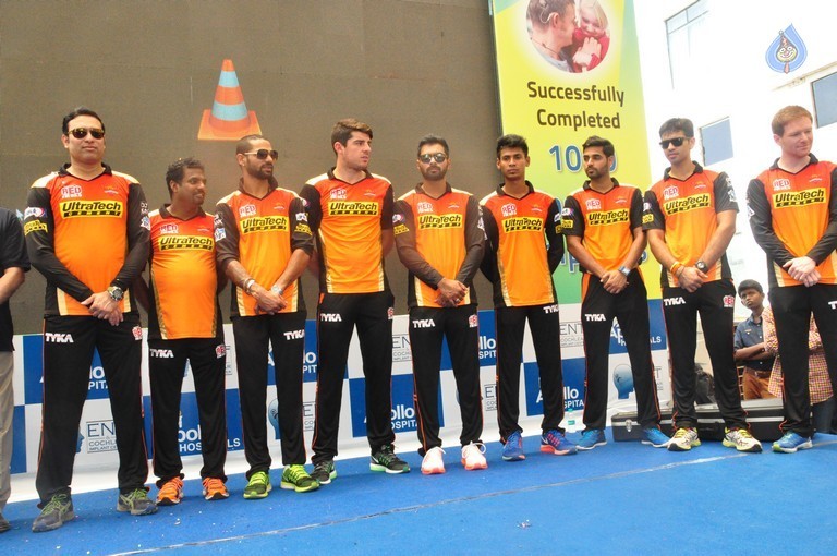 IPL Sunrisers Team Felicitates Apollo Doctors - 12 / 40 photos