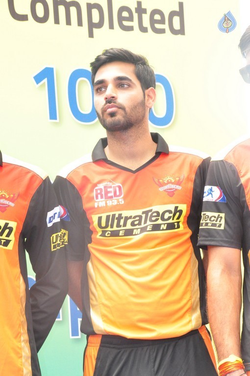 IPL Sunrisers Team Felicitates Apollo Doctors - 16 / 40 photos