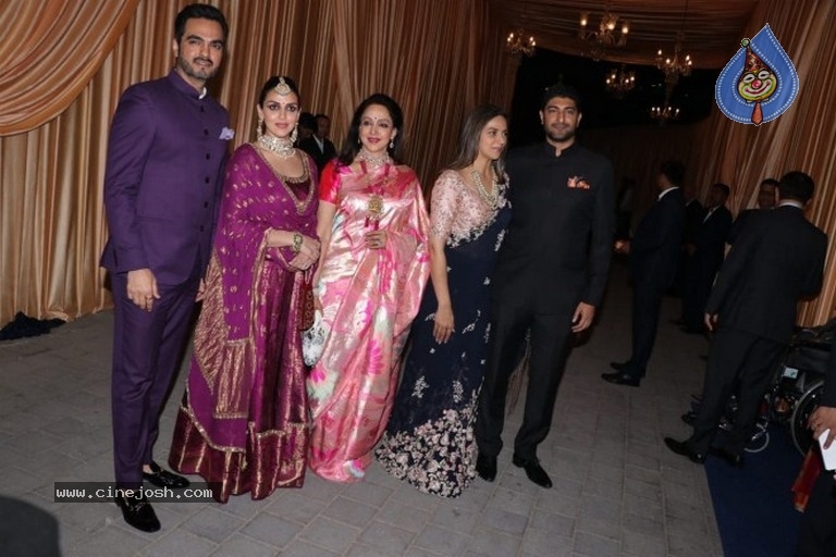 Isha Ambani & Anand Piramal Wedding Reception - 4 / 34 photos