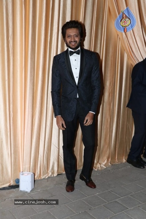 Isha Ambani & Anand Piramal Wedding Reception - 15 / 34 photos