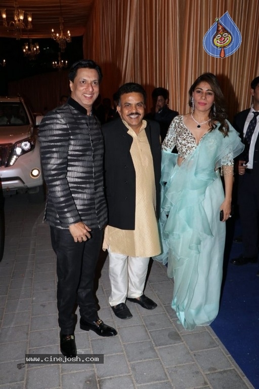 Isha Ambani & Anand Piramal Wedding Reception - 30 / 34 photos