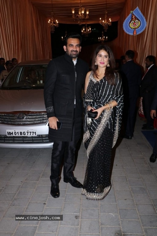 Isha Ambani & Anand Piramal Wedding Reception - 33 / 34 photos
