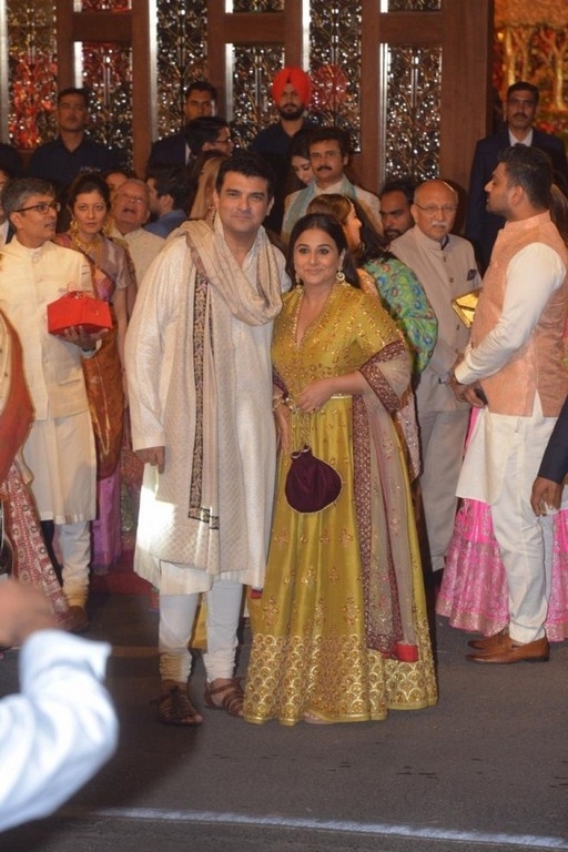 Isha Ambani and Anand Piramal Wedding Reception  - 1 / 48 photos