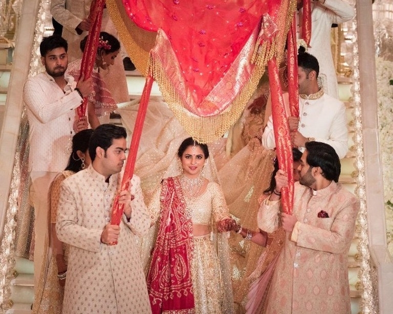 Isha Ambani and Anand Piramal Wedding Reception  - 7 / 48 photos