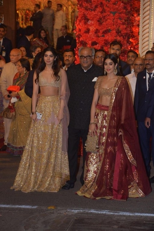 Isha Ambani and Anand Piramal Wedding Reception  - 8 / 48 photos