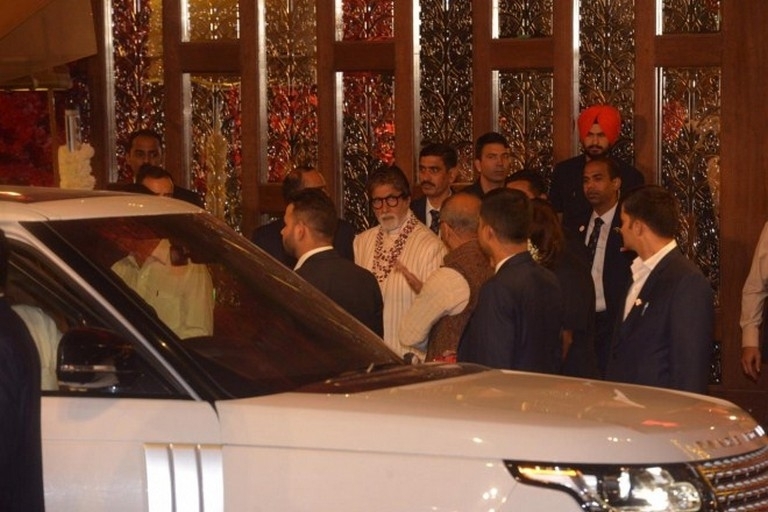 Isha Ambani and Anand Piramal Wedding Reception  - 16 / 48 photos