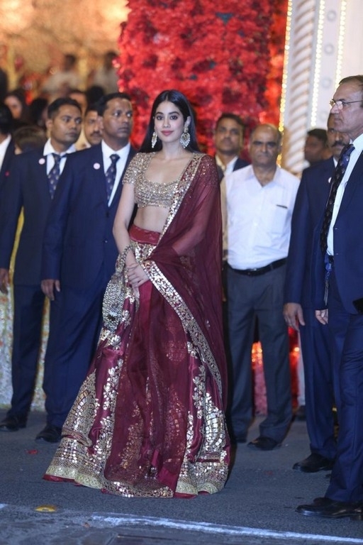 Isha Ambani and Anand Piramal Wedding Reception  - 18 / 48 photos