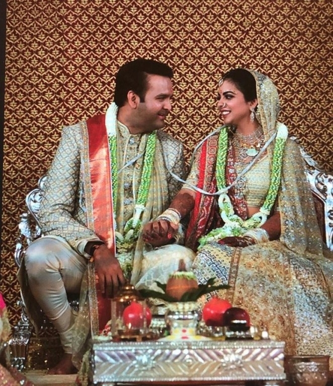 Isha Ambani and Anand Piramal Wedding Reception  - 19 / 48 photos