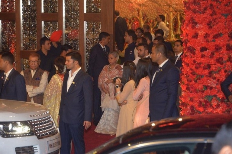 Isha Ambani and Anand Piramal Wedding Reception  - 24 / 48 photos