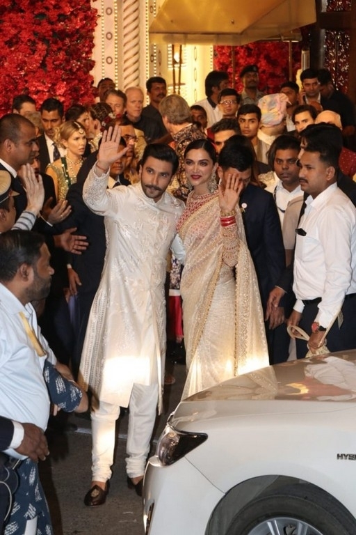 Isha Ambani and Anand Piramal Wedding Reception  - 25 / 48 photos
