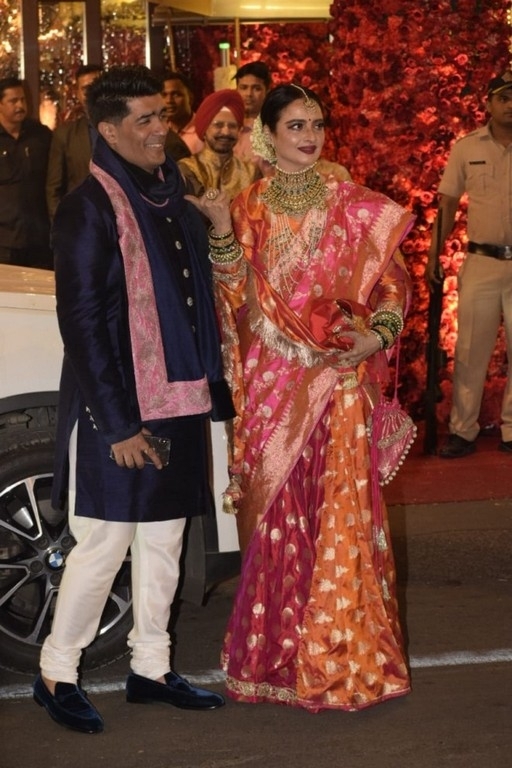 Isha Ambani and Anand Piramal Wedding Reception  - 31 / 48 photos