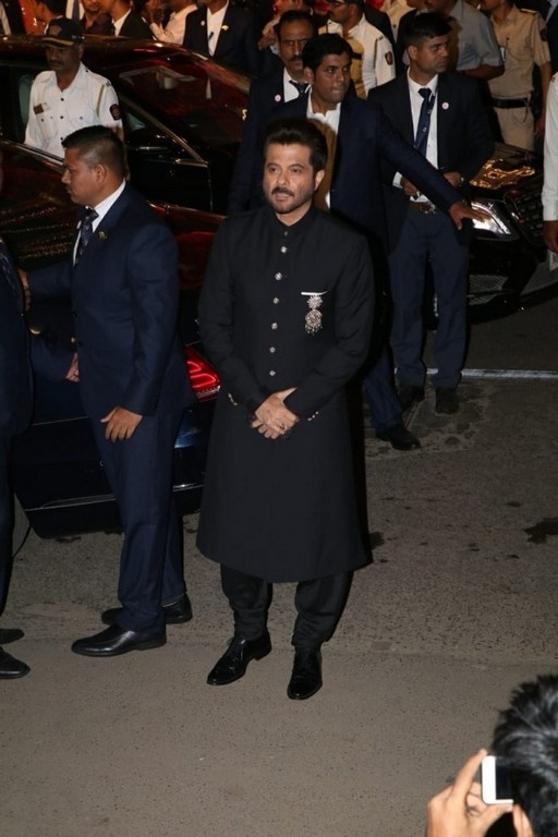 Isha Ambani and Anand Piramal Wedding Reception  - 33 / 48 photos