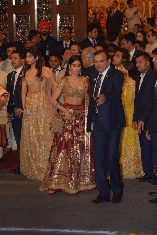 Isha Ambani and Anand Piramal Wedding Reception  - 42 / 48 photos