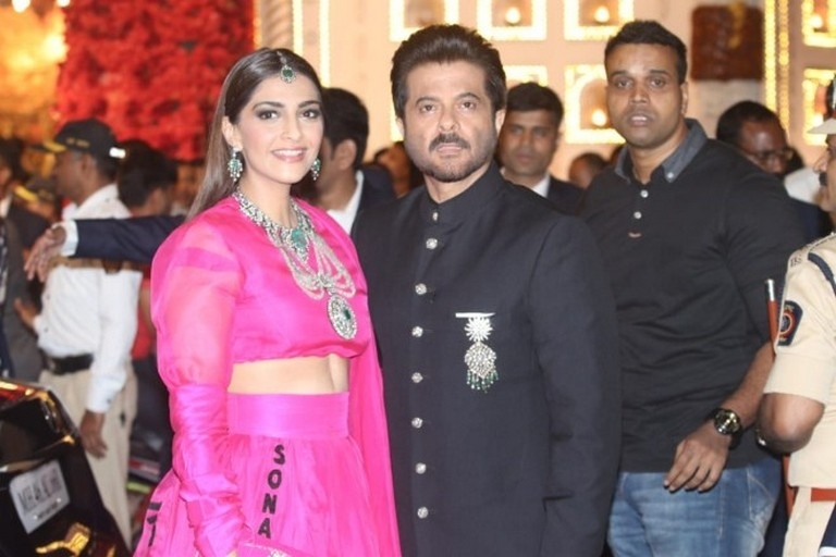 Isha Ambani and Anand Piramal Wedding Reception  - 48 / 48 photos