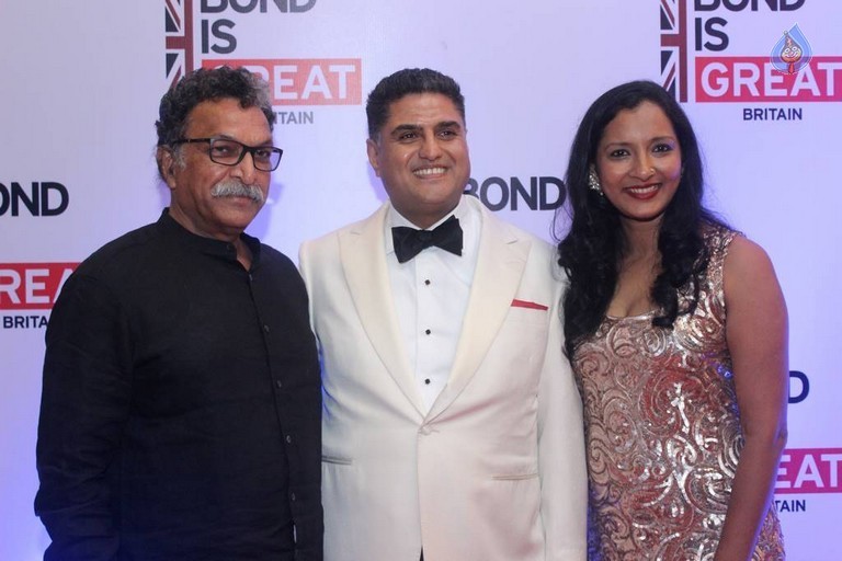 James Bond 007 Spectre Premiere Show - 8 / 35 photos