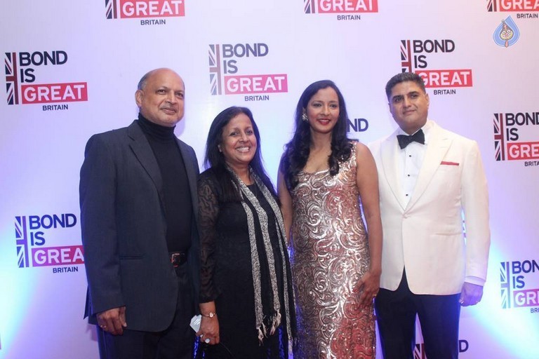 James Bond 007 Spectre Premiere Show - 13 / 35 photos